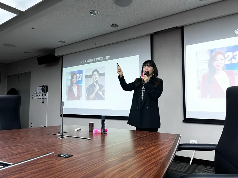 洪安怡於發言人培訓課程授課